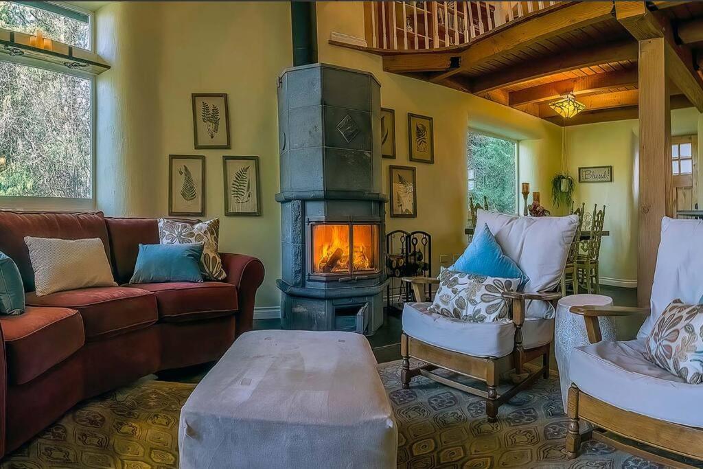 European Style Straw Bale Retreat Villa Ashland Exterior photo