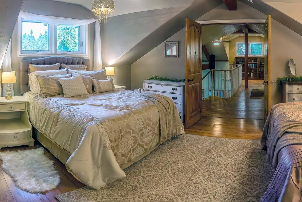 European Style Straw Bale Retreat Villa Ashland Exterior photo