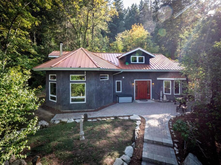European Style Straw Bale Retreat Villa Ashland Exterior photo